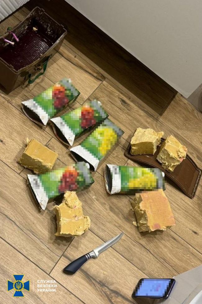 СБУ викрила агентурну мережу рф, яка готувала схрони з комплектуючими до вибухових пристроїв для терактів на заході України СБУ викрила агентурну мережу рф, яка готувала схрони з комплектуючими до вибухових пристроїв для терактів на заході України