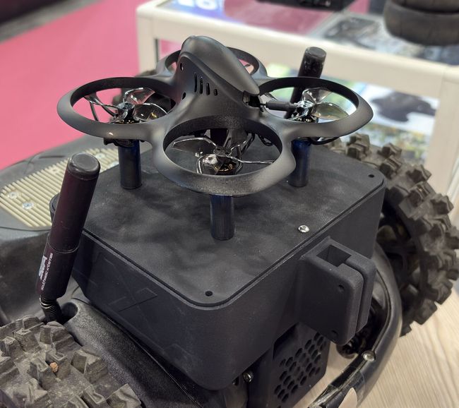 Французькі розробники інтегрували FPV-дрони у бойовий роботизований комплекс Nerva-LG