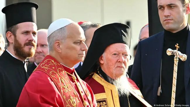 Папа Римський Лев XIV зустрівся у Стамбулі із Вселенським патріархом Варфоломієм