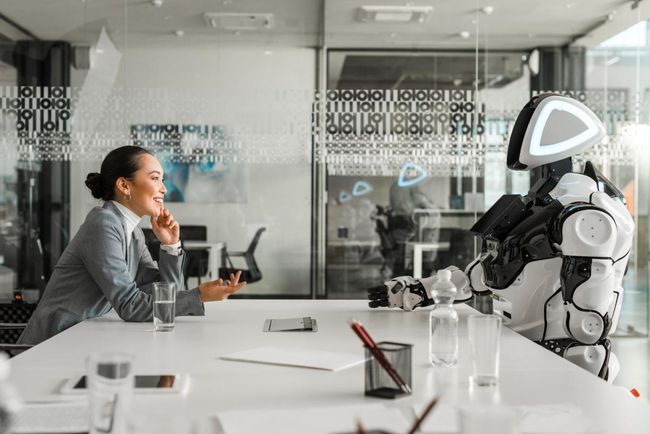 Вчені зясували, що ШІ вже може замінити 11,7% усіх працівників у США