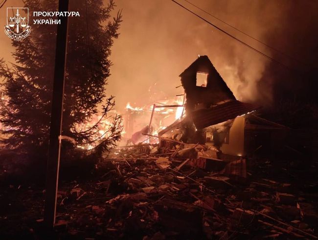 Росія вчергове атакувала Україну вночі дронами і ракетами. Що відомо на цей час Росія вчергове атакувала Україну вночі дронами і ракетами. Що відомо на цей час