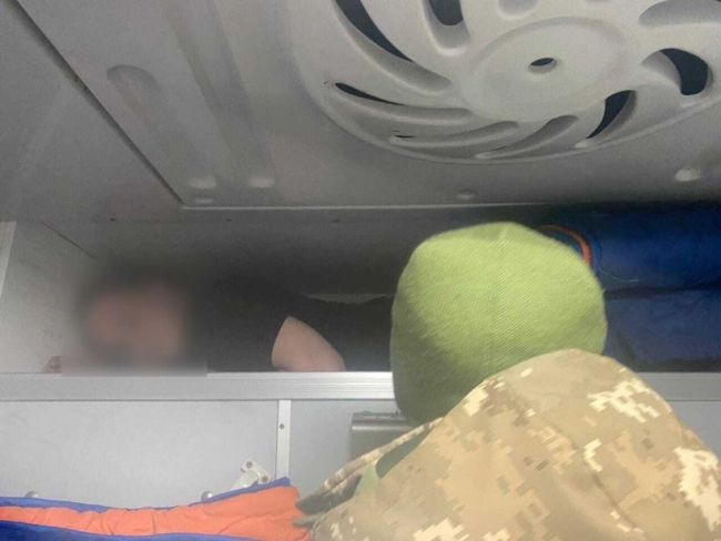 Хованки на кордоні: як трійця хитрунів намагалася обійти контроль