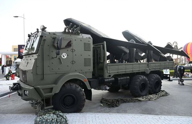 На оружейной выставке EDEX 2025 Египет показал BR7/STANG IV — бронированную платформу для запуска БпЛА