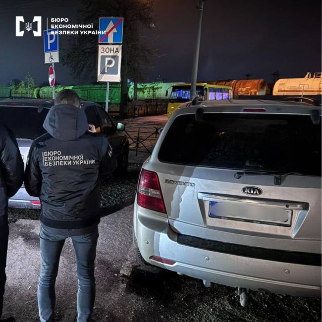 БЕБ - шахраї завозили авто під виглядом гуманітарної допомоги для ЗСУ
