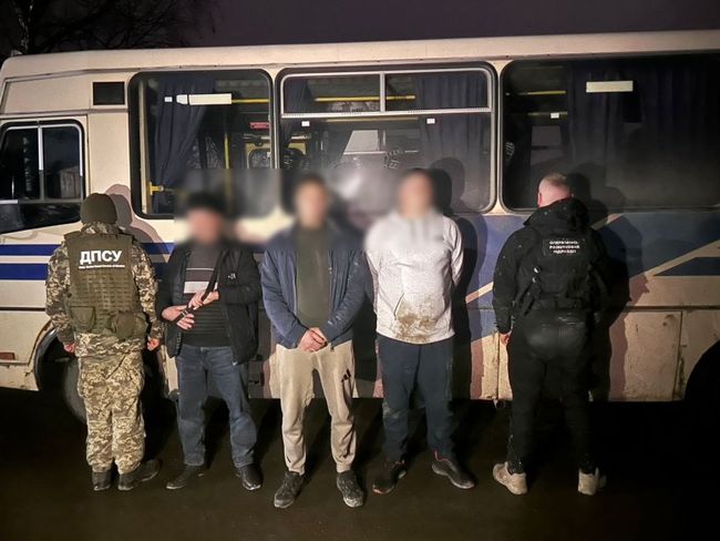 10 тисяч доларів за «прохід через гори»: прикордонники затримали порушників