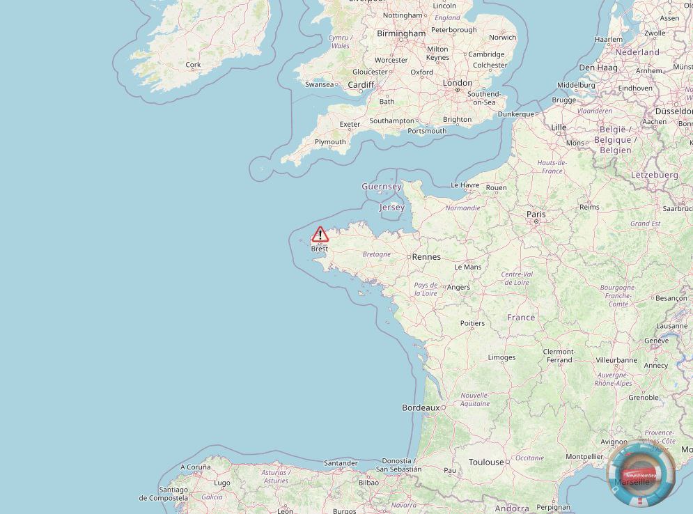 Пять беспилотников пролетели прошлой ночью над островом Лонг — французской базой подводных лодок со стратегическими атомными ракетами — в районе Brest