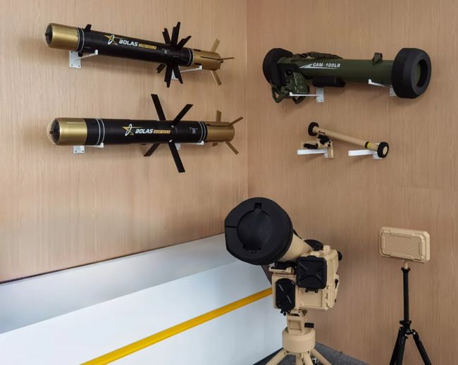 Розкриті технічні характеристики китайської протитанкової ракети Bolas GAM 102LR