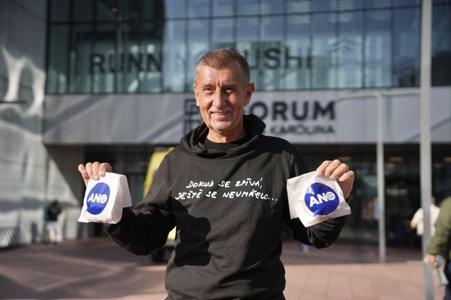 У Чехії премєром призначили Андрея Бабіша, який обіцяв скоротити допомогу Україні