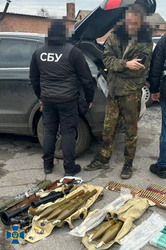 СБУ та Нацполіція викрили ще 9-х ділків, які намагалися організувати нелегальний продаж «трофейної» зброї в Україні