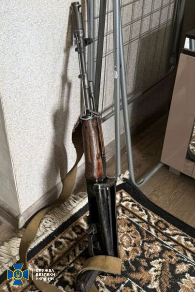 СБУ та Нацполіція викрили ще 9-х ділків, які намагалися організувати нелегальний продаж «трофейної» зброї в Україні