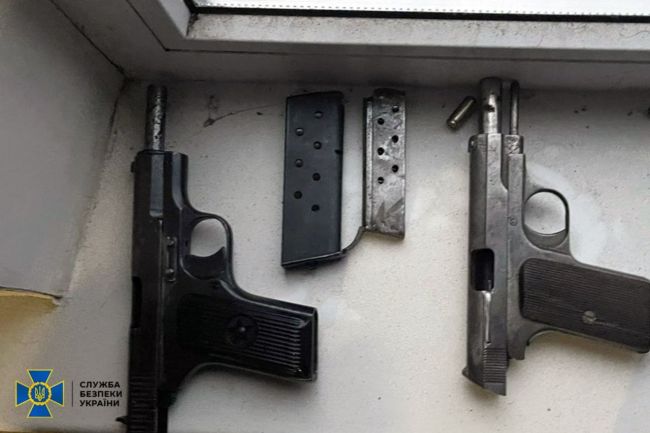 СБУ та Нацполіція викрили ще 9-х ділків, які намагалися організувати нелегальний продаж «трофейної» зброї в Україні