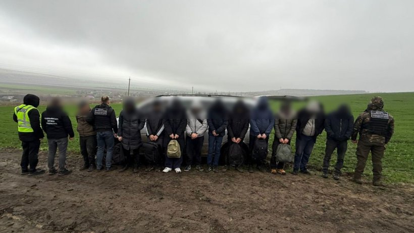 Водій «перекваліфікувався» у переправника: на Одещині затримали мікроавтобус з чоловіками (ВІДЕО)