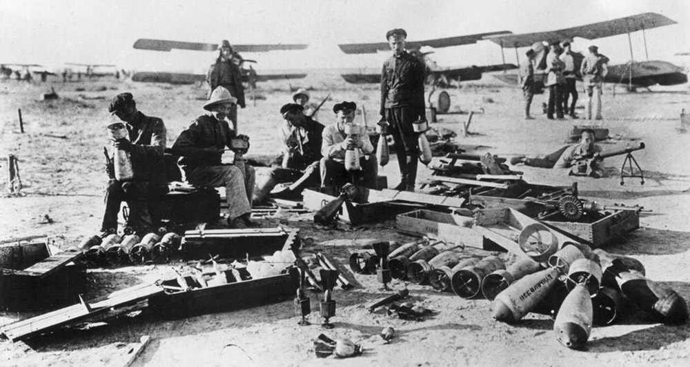 Советская россия, желая захватить еще один кусок территории, практически всегда действовала по одному шаблону