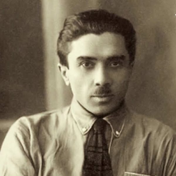 13 грудня 1893 року у Тростянці на Сумщині народився Микола Хвильовий - український письменник, автор гасла “Геть від Москви! Даєш Європу!”