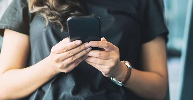 Молода жінка з Кременчука два роки “зливала” маршрути ТЦК у Telegram-каналі