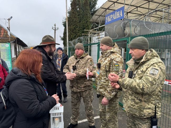 На Закарпатті прикордонники зустріли Вифлеємський вогонь миру (ВІДЕО) На Закарпатті прикордонники зустріли Вифлеємський вогонь миру (ВІДЕО)