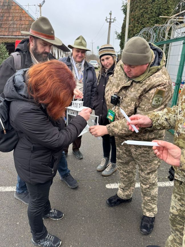 На Закарпатті прикордонники зустріли Вифлеємський вогонь миру (ВІДЕО) На Закарпатті прикордонники зустріли Вифлеємський вогонь миру (ВІДЕО)