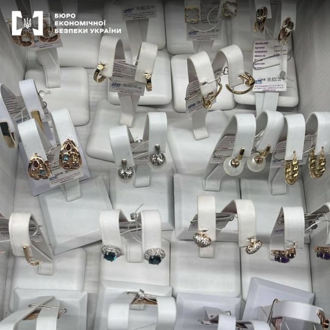 БЕБ - шахраї фальсифікували золоті прикраси БЕБ - шахраї фальсифікували золоті прикраси
