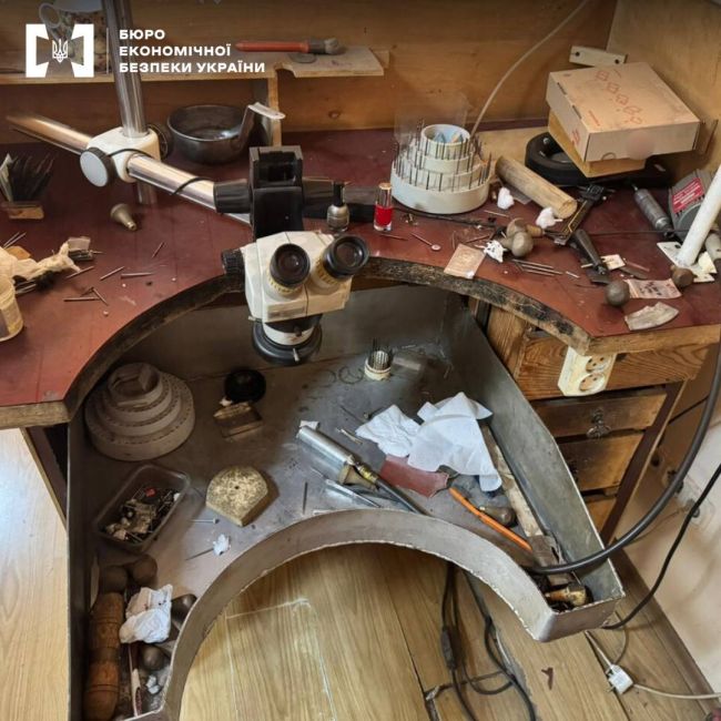 БЕБ - шахраї фальсифікували золоті прикраси БЕБ - шахраї фальсифікували золоті прикраси