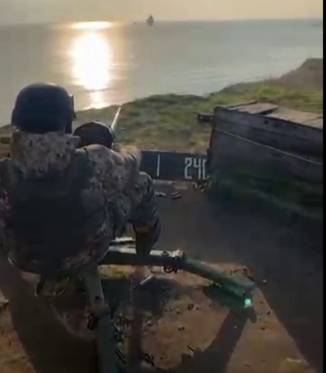 Прикордонники Одеського загону відправили ворожий «шахед» на дно Чорного моря (ВІДЕО) Прикордонники Одеського загону відправили ворожий «шахед» на дно Чорного моря (ВІДЕО)