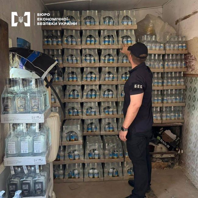 БЕБ вилучило 5,5 тис. літрів фальсифікованого алкоголю