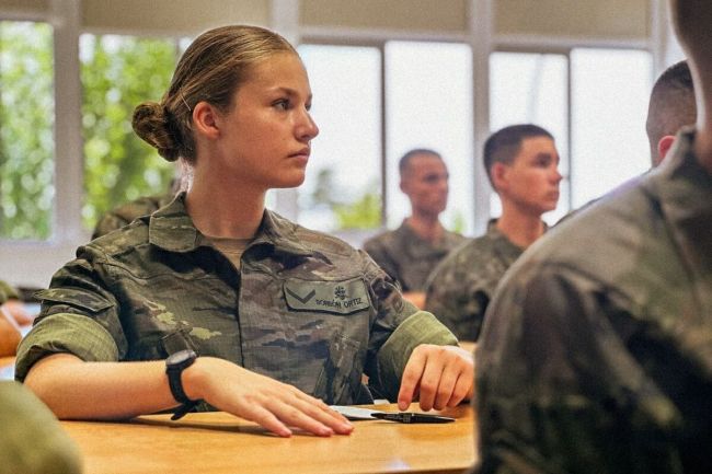 Испанская принцесса совершила первый самостоятельный полет Испанская принцесса совершила первый самостоятельный полет