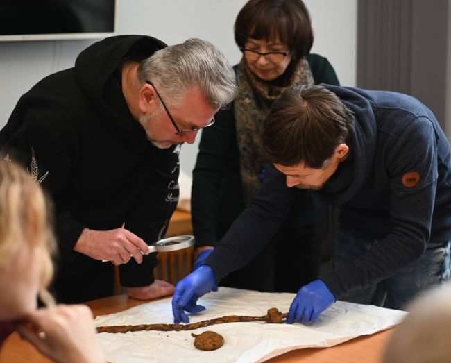 Під Радомишлем на Житомирщині випадково знайшли меч часів Київської Русі і віддали в музей