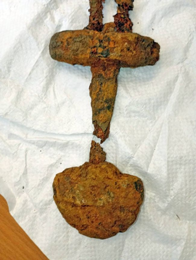 Під Радомишлем на Житомирщині випадково знайшли меч часів Київської Русі і віддали в музей