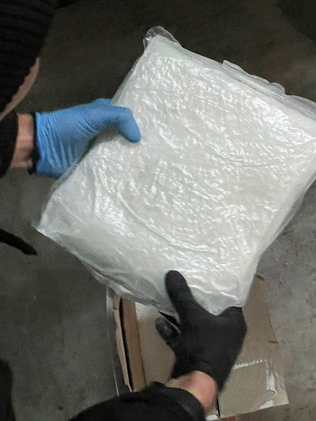 На кордоні зі Словаччиною затримали двох наркоділків, які ввозили в Україну партію метамфетаміну (ВІДЕО)