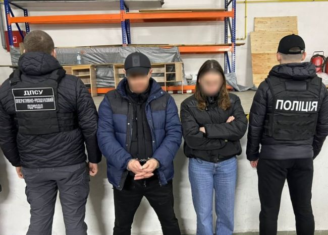 На кордоні зі Словаччиною затримали двох наркоділків, які ввозили в Україну партію метамфетаміну (ВІДЕО)