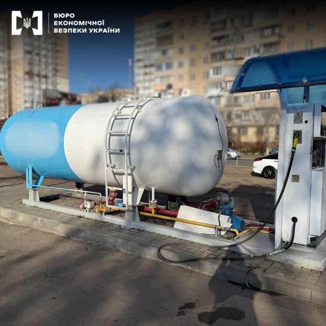 БЕБ зупинило роботу незаконних заправок