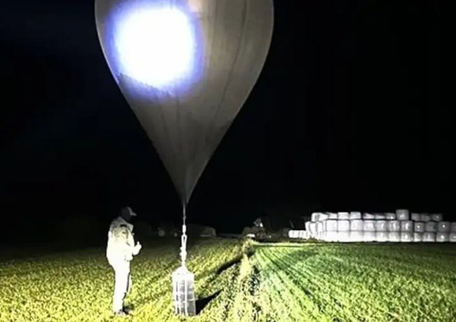 По данным польской радиостанции RMF, 59 шаров с контрабандой влетели в Польшу накануне католического Рождества