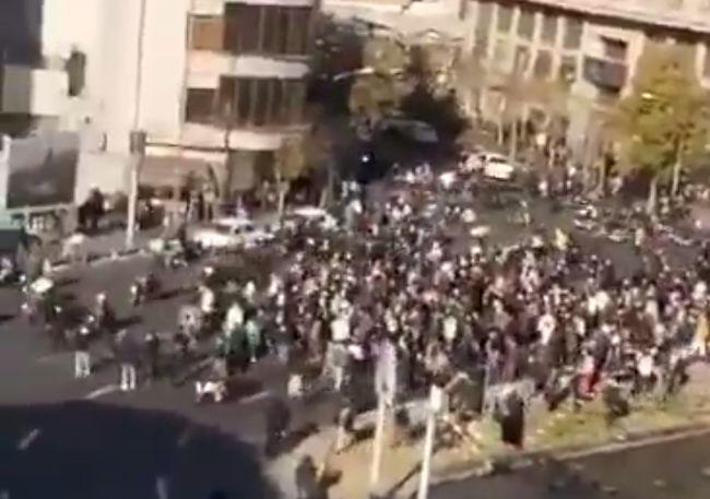 В Ірані тривають масові акції протесту по всій країні — найбільш масштабні з 2022-го року  — Euronews