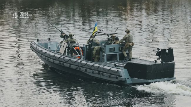 Швидкість, броня та вогнева міць: воїни ГУР отримали новорічний подарунок — новітній катер вітчизняної розробки