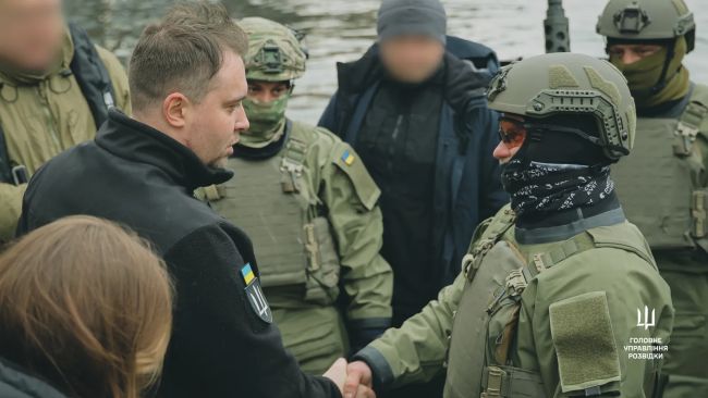 Швидкість, броня та вогнева міць: воїни ГУР отримали новорічний подарунок — новітній катер вітчизняної розробки