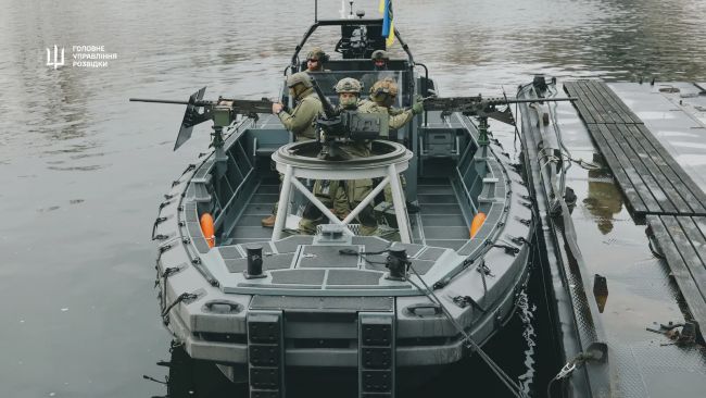 Швидкість, броня та вогнева міць: воїни ГУР отримали новорічний подарунок — новітній катер вітчизняної розробки