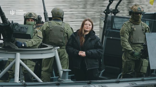 Швидкість, броня та вогнева міць: воїни ГУР отримали новорічний подарунок — новітній катер вітчизняної розробки