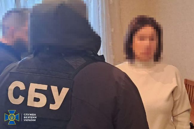СБУ затримала у Києві колаборантку, яка працювала на рашистів у тимчасово окупованій Макіївці і впроваджувала там «освітні стандарти» рф