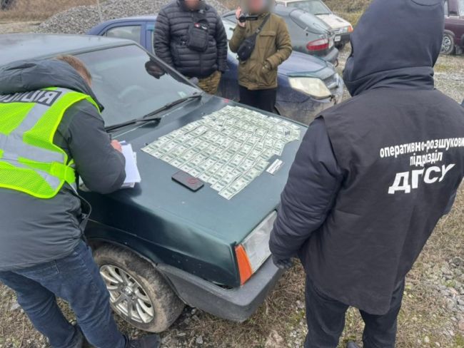 Оперативники Чернівецького прикордонного загону ліквідували канал незаконного переправлення громадян до Молдови (ФОТО)