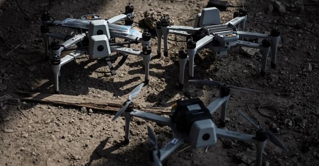 Хартія отримує ШІ-дрони Bumblebee