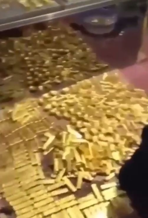У китайського корупціонера знайшли 13,5 тонн золота, 23 тонни готівки