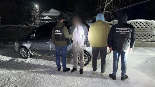Прикордонники викрили схему незаконного переправлення через кордон чоловіків призовного віку Прикордонники викрили схему незаконного переправлення через кордон чоловіків призовного віку