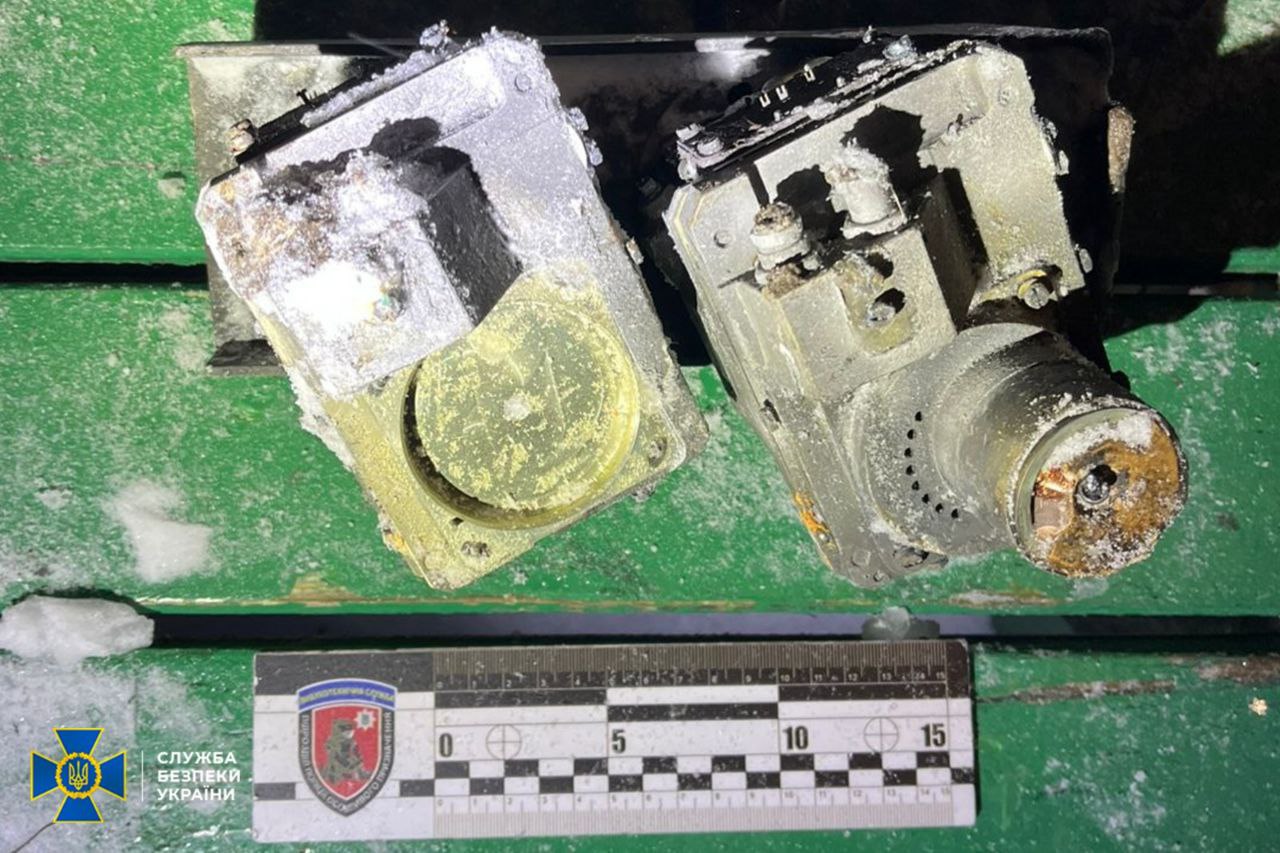 СБУ продемонструвала уламки «Орєшніка», яким рф атакувала Львівщину і кваліфікує цей удар як воєнний злочин