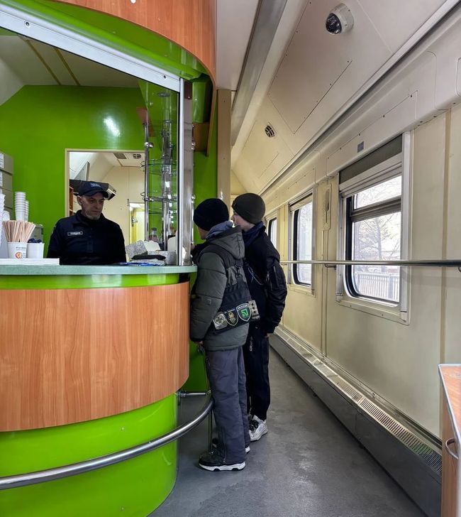 Укрзалізниця розгорнула на Київщині вагони незламності