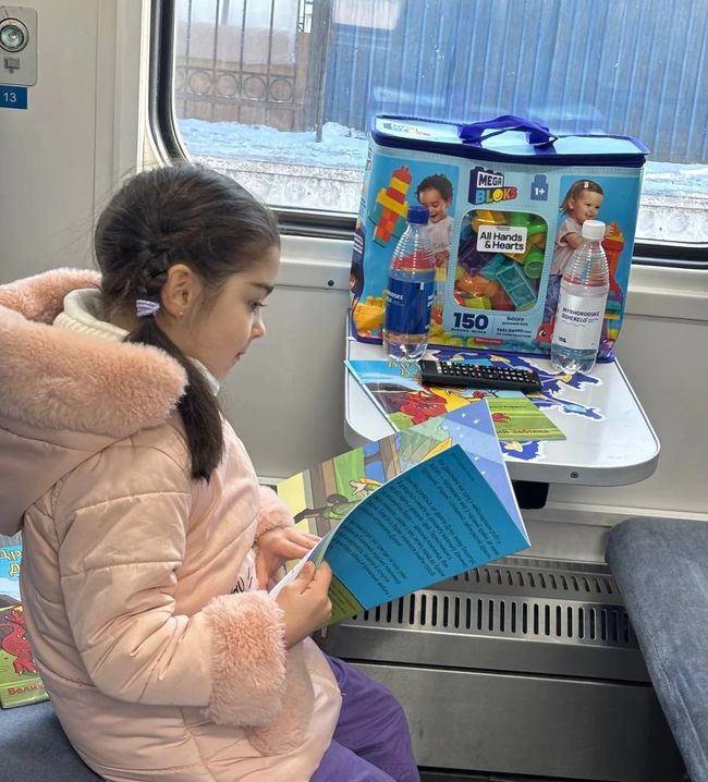 Укрзалізниця розгорнула на Київщині вагони незламності