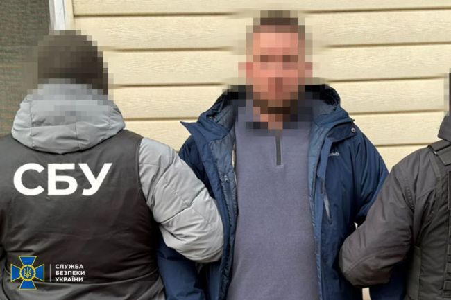 СБУ та Нацполіція викрили злочинне угруповання, яке намагалося продати одну із найбільших партій «трофейної» зброї за час повномасштабної війни СБУ та Нацполіція викрили злочинне угруповання, яке намагалося продати одну із найбільших партій «трофейної» зброї за час повномасштабної війни