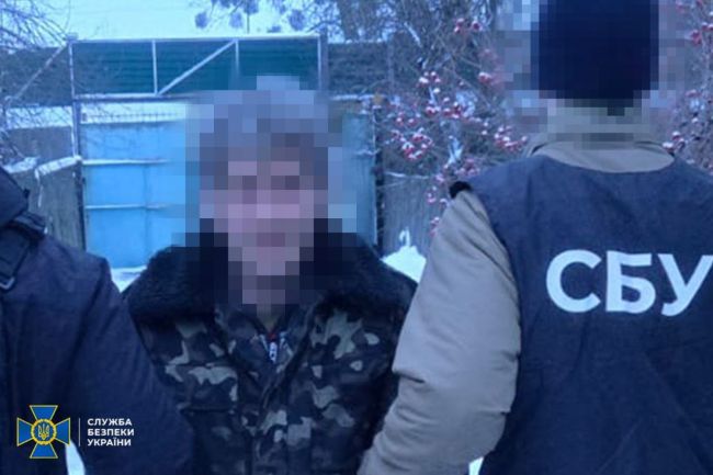 СБУ та Нацполіція викрили злочинне угруповання, яке намагалося продати одну із найбільших партій «трофейної» зброї за час повномасштабної війни СБУ та Нацполіція викрили злочинне угруповання, яке намагалося продати одну із найбільших партій «трофейної» зброї за час повномасштабної війни