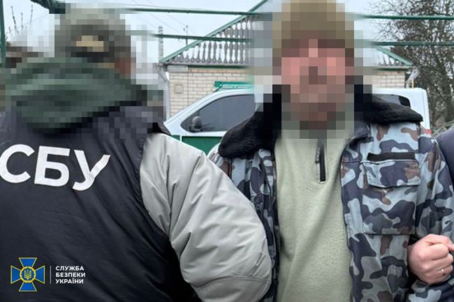 СБУ та Нацполіція викрили злочинне угруповання, яке намагалося продати одну із найбільших партій «трофейної» зброї за час повномасштабної війни СБУ та Нацполіція викрили злочинне угруповання, яке намагалося продати одну із найбільших партій «трофейної» зброї за час повномасштабної війни