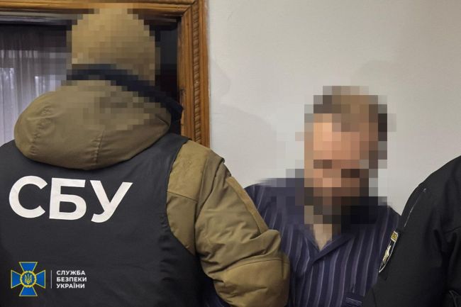 СБУ та Нацполіція викрили злочинне угруповання, яке намагалося продати одну із найбільших партій «трофейної» зброї за час повномасштабної війни СБУ та Нацполіція викрили злочинне угруповання, яке намагалося продати одну із найбільших партій «трофейної» зброї за час повномасштабної війни