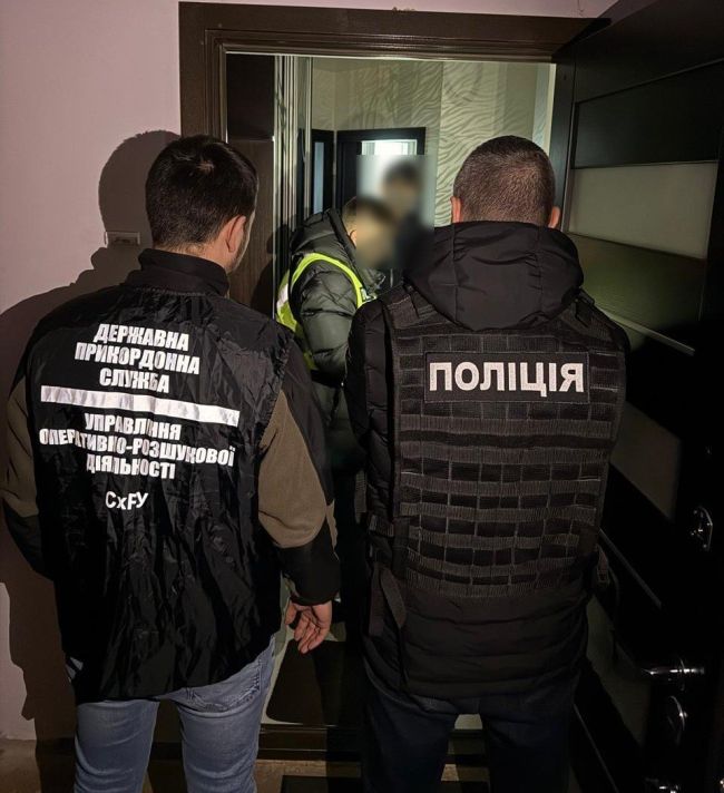 Схема на $4500: у Харкові затримали ділка, який торгував посвідками на проживання